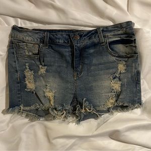 Jordann brand women’s jean low rise short shorts frayed. Size L.